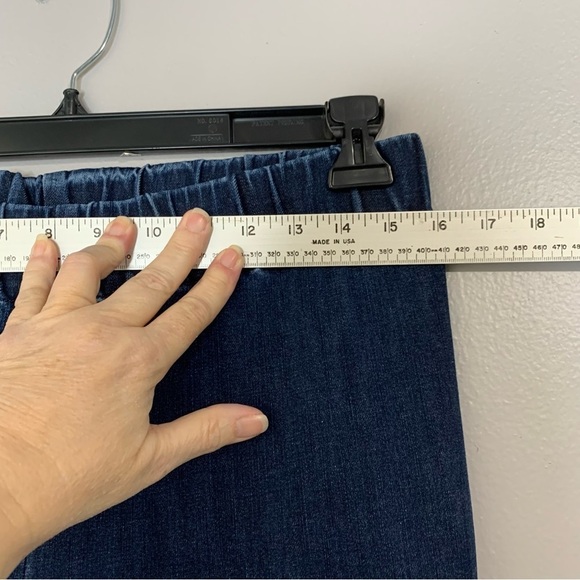 Soft Surroundings denim high rise pull on jegging dark wash. Size MP - Picture 4 of 8